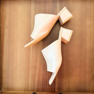 NWOT French Connection Women's 9 Cream Open-Toe Block Heel Mules